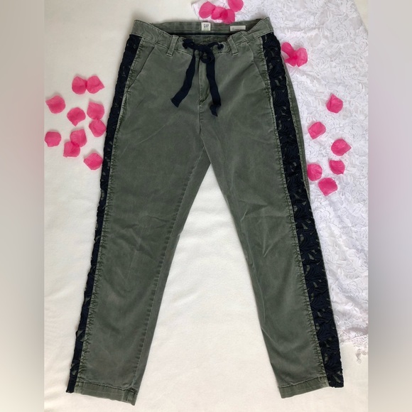 GAP Girlfriend Chino Pants With Navy Crochet Trim Size 00 - Picture 4 of 9